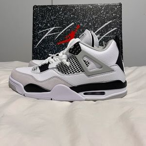 Jordan 4 - military black